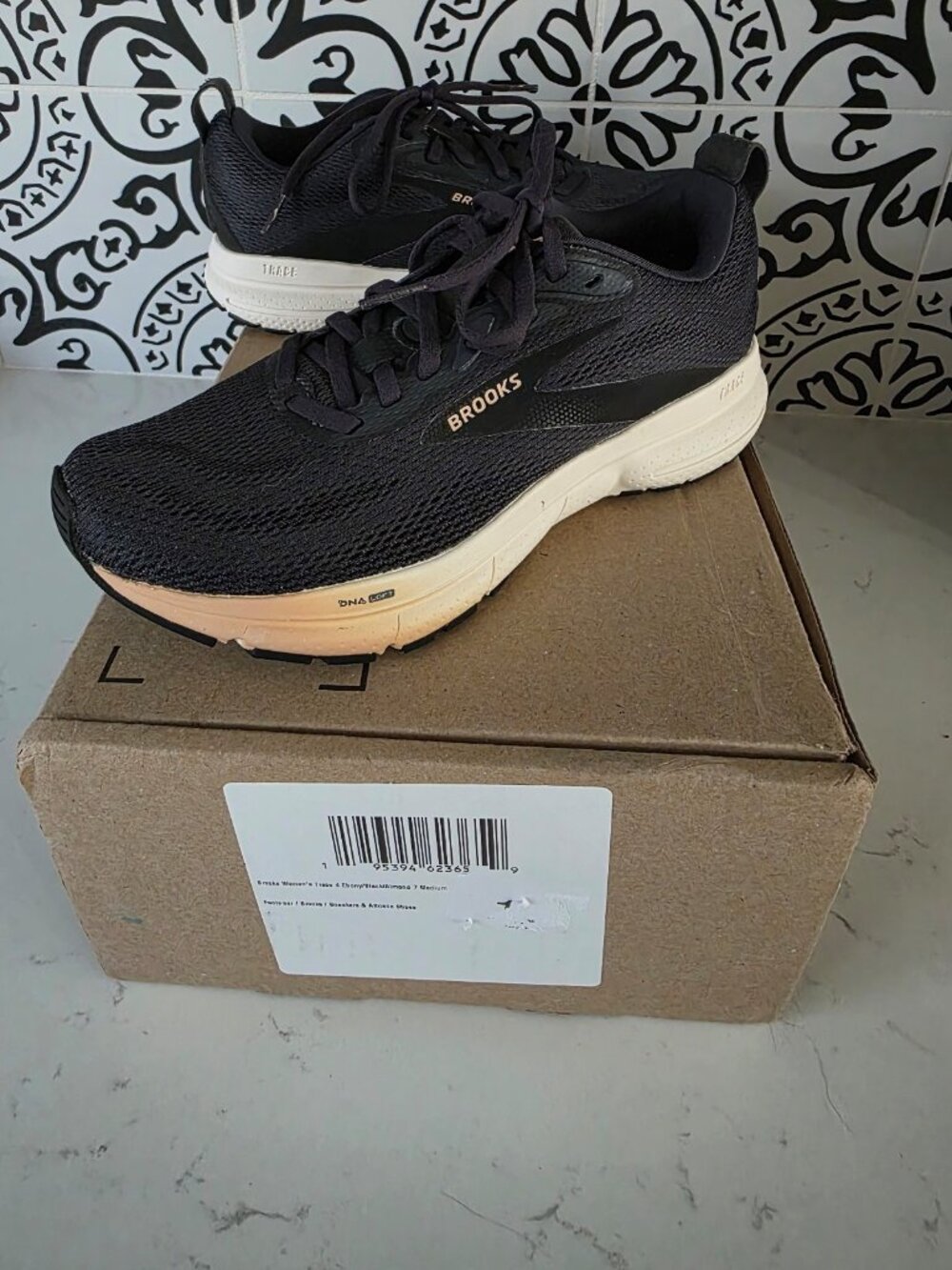Brooks Women's Size 7 Trace 4 Running Sneakers Ebony Black Almond